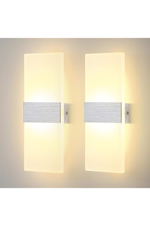Aplique de pared LED moderno para iluminar tu hogar con estilo y eficiencia energética.