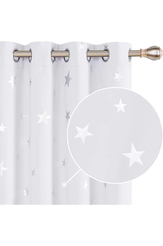 Cortinas opacas térmicas con diseño de estrellas plateadas para un salón elegante y confortable.