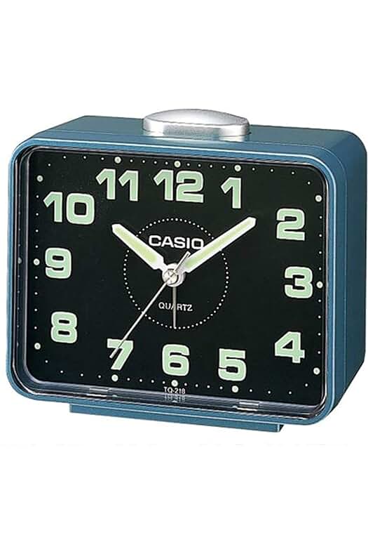 Despertador Casio TQ-218-2EF: Elegante despertador de sobremesa en color azul plateado.