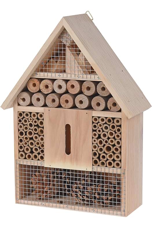 Hotel de insectos para atraer y proteger abejas, mariquitas y mariposas en tu jardín.