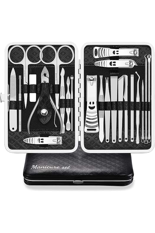 Juego de manicura y pedicura de lujo con estuche de viaje de cuero.