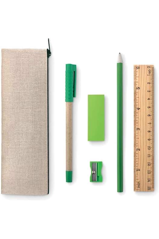 Kit de escritura sostenible con estuche de yute y utensilios de papel reciclado.