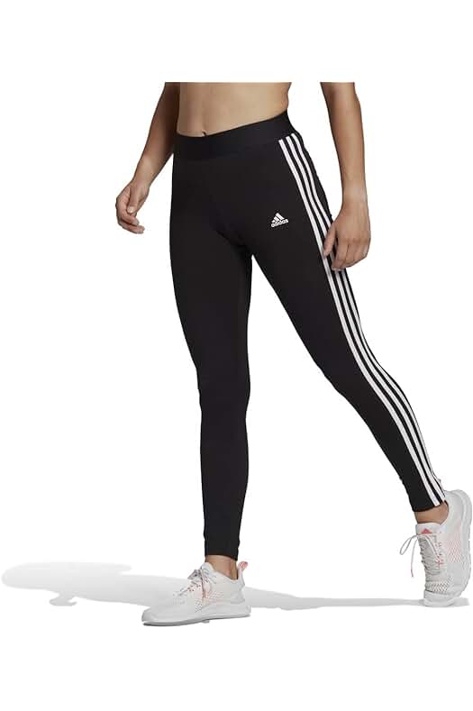 Mallas deportivas para mujer adidas con el icónico diseño de las 3 rayas.