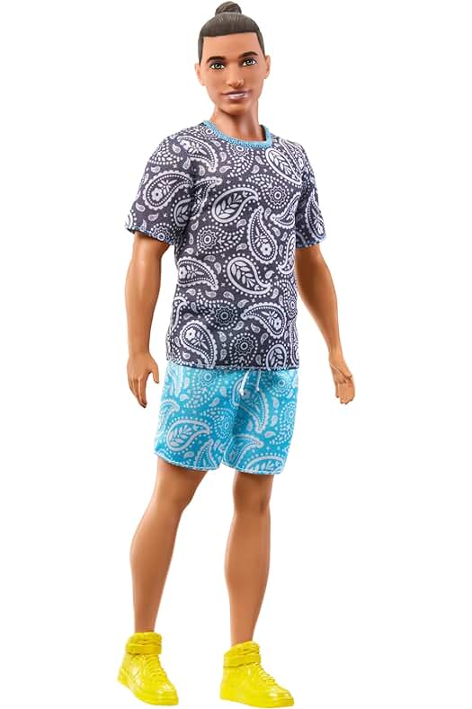 Muñeco Ken Fashionista de Mattel con conjunto paisley y accesorios de moda (HPF80) para niños de +3 años.