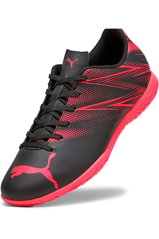 Zapatillas de fútbol PUMA Attacanto It para hombres.